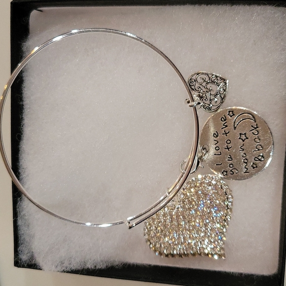 ****SOLD**** Charm Bracelet - Picture 5 of 9